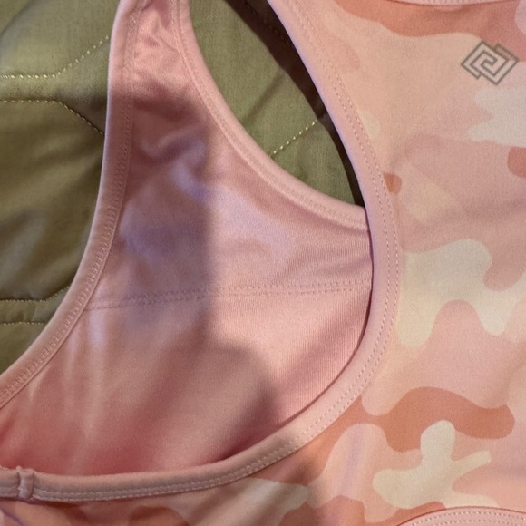 Zelos L Pink Camouflage Sports Bra with Back Cut Out
Removable Padding - Picture 10 of 10